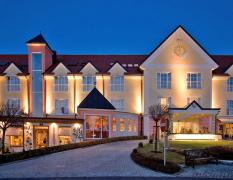 Thermenhotel Vier Jahreszeiten **** Hotelansicht bei Nacht des Thermenhotels Vier Jahreszeiten